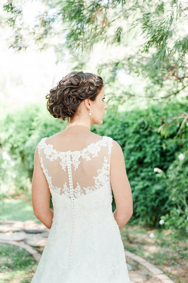 Love this wedding upstyle with braid. // D'amor Photography