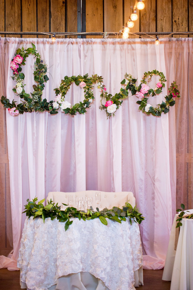 40 Cute Spring Rustic Wedding Décor Ideas - Weddingomania