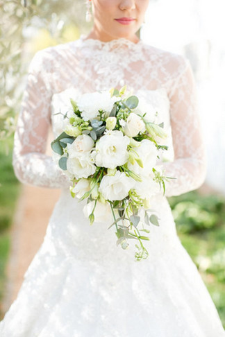 Breathtaking Wedding Bouquet Recipe: White Lisianthus and eucalyptus bouquet. Click to blog for more gorgeous bouquet ideas. 