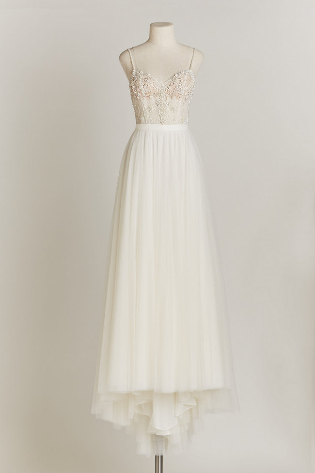 15 Utterly Chic, Sophisticated Wedding Dresses for the Refined Romantic