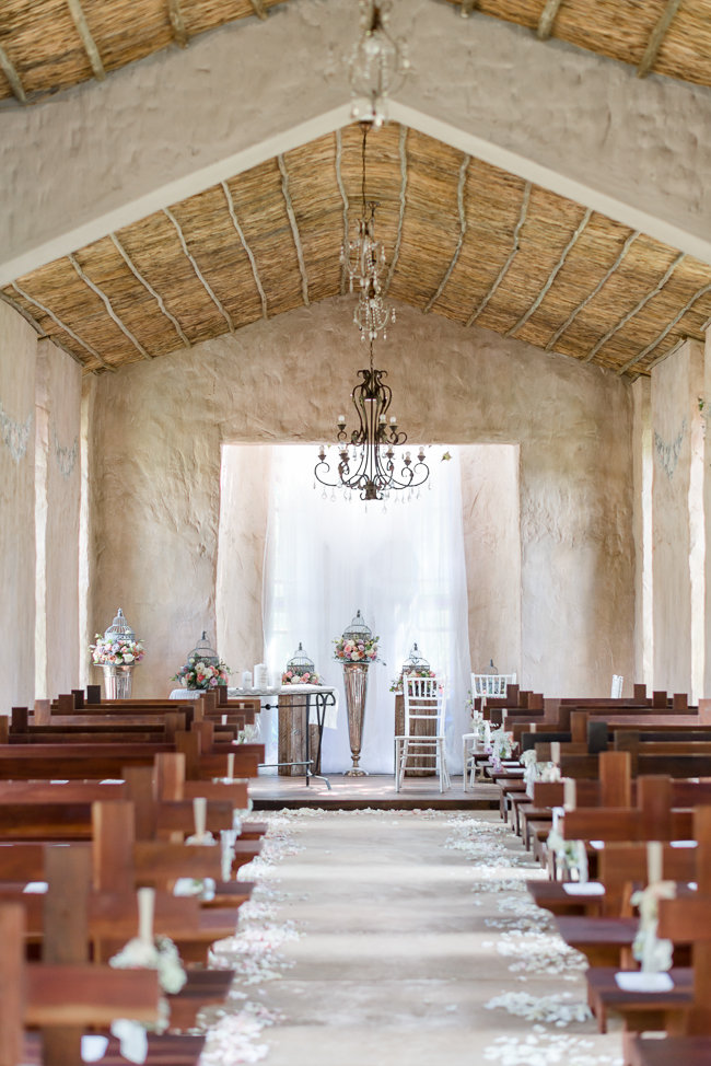 Soft Vintage Pretoria Wedding - Lightburst Photography https://confettidaydreams.com/soft-vintage-pretoria-wedding/