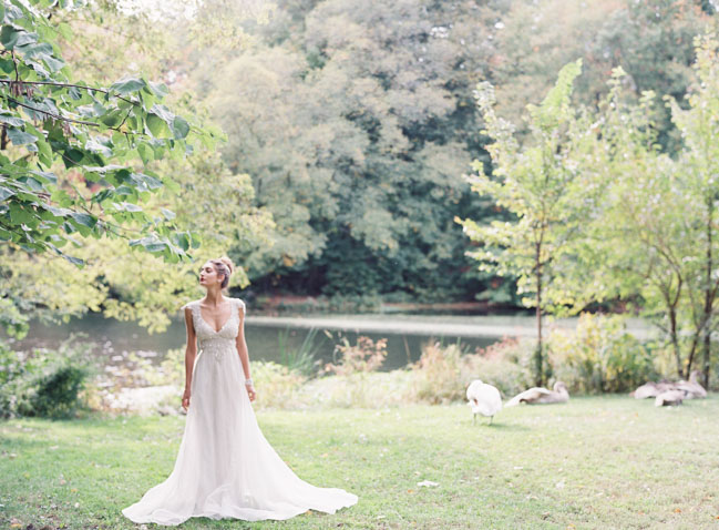 Chic Romantic Wedding Dress by Anna Campbell Gossamer Collection. Judy Pak Photography