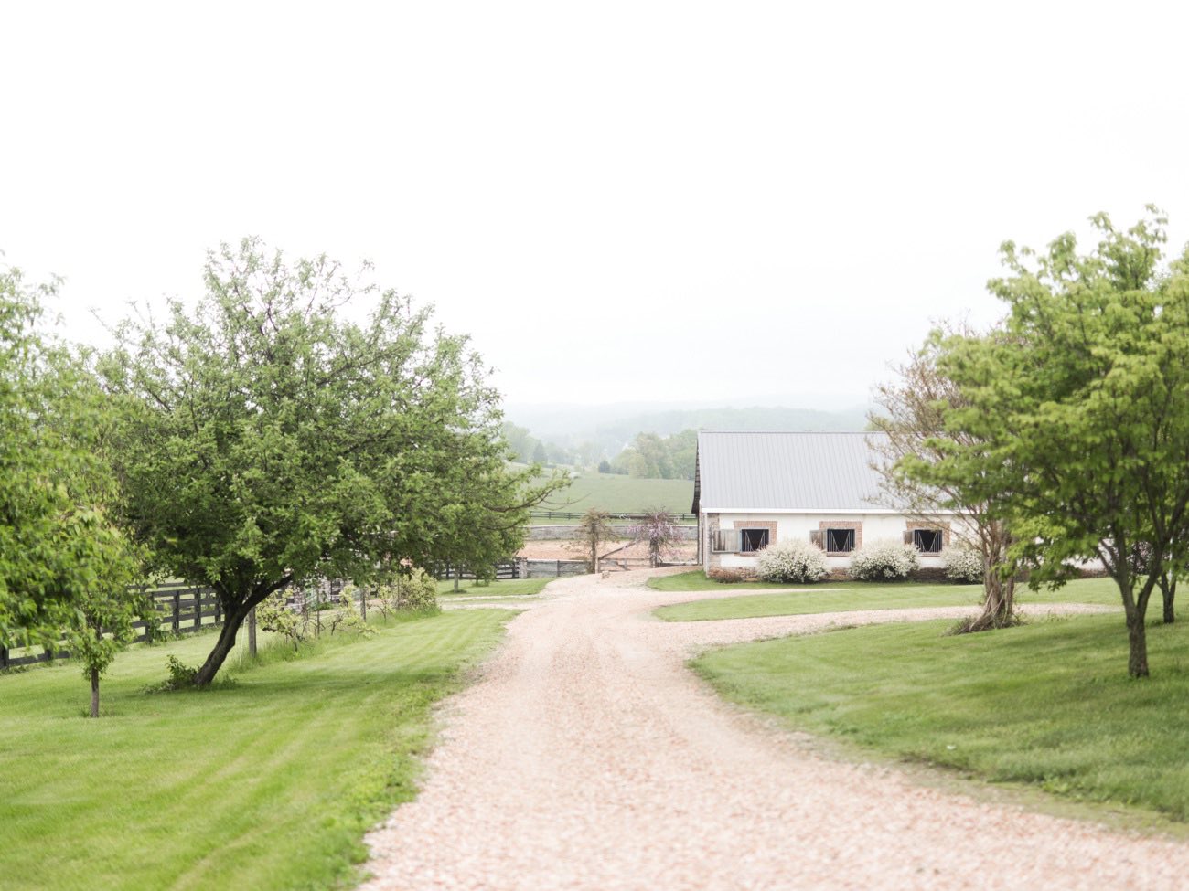 These beautiful, environmentally friendly eco wedding ideas are thoughtful and perfect for the conscious bride! Pics: JenS Photography