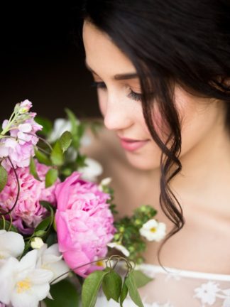 These beautiful, environmentally friendly eco wedding ideas are thoughtful and perfect for the conscious bride! Pics: JenS Photography