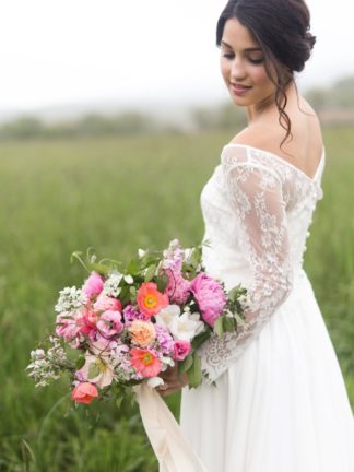 These beautiful, environmentally friendly eco wedding ideas are thoughtful and perfect for the conscious bride! Pics: JenS Photography