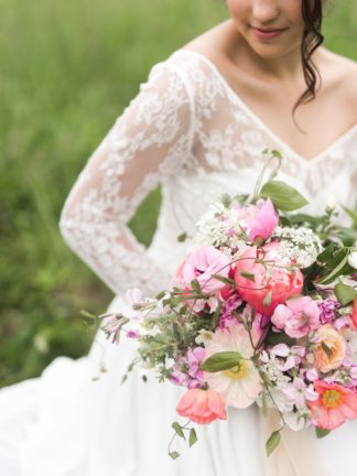 These beautiful, environmentally friendly eco wedding ideas are thoughtful and perfect for the conscious bride! Pics: JenS Photography