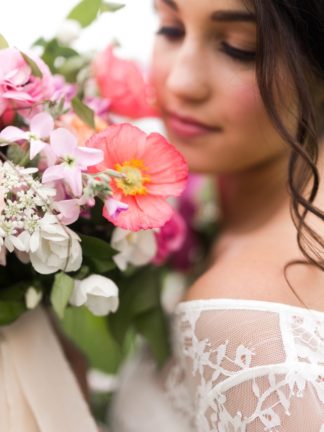 These beautiful, environmentally friendly eco wedding ideas are thoughtful and perfect for the conscious bride! Pics: JenS Photography