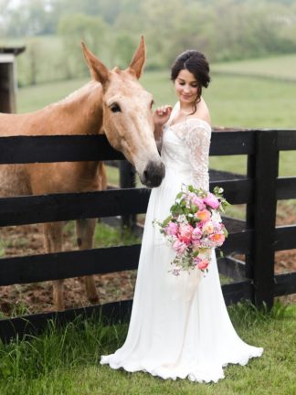 These beautiful, environmentally friendly eco wedding ideas are thoughtful and perfect for the conscious bride! Pics: JenS Photography