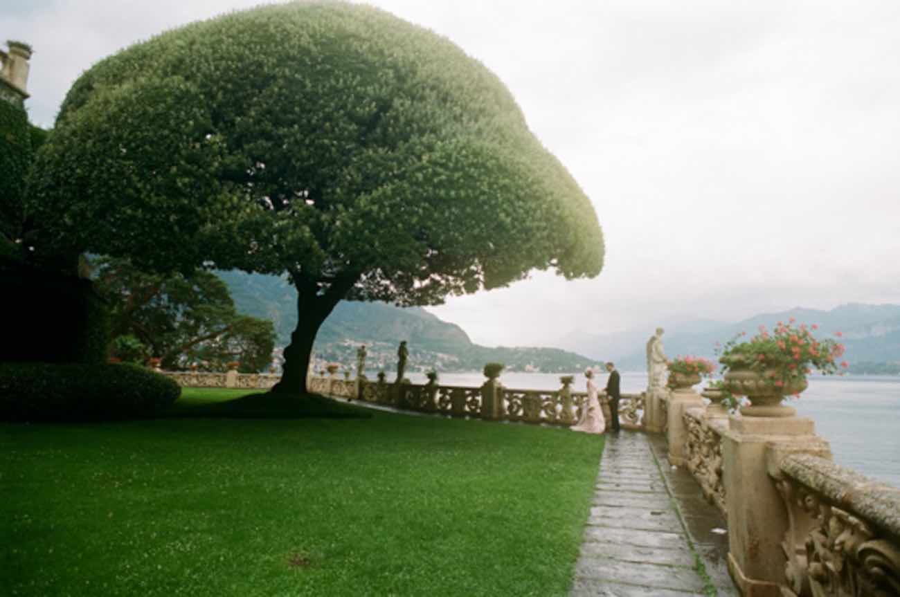 Let's run away to Italy with this elegant Lake Como Italy Elopement! Photographed by Rochelle Cheever