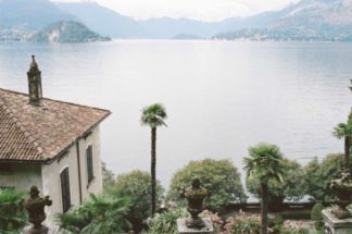 Let's run away to Italy with this elegant Lake Como Italy Elopement! Photographed by Rochelle Cheever