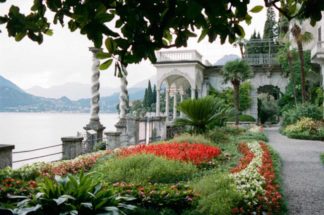 Let's run away to Italy with this elegant Lake Como Italy Elopement! Photographed by Rochelle Cheever