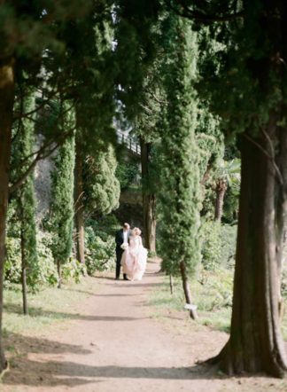 Let's run away to Italy with this elegant Lake Como Italy Elopement! Photographed by Rochelle Cheever