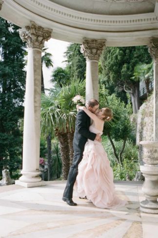 Let's run away to Italy with this elegant Lake Como Italy Elopement! Photographed by Rochelle Cheever