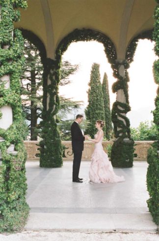 Let's run away to Italy with this elegant Lake Como Italy Elopement! Photographed by Rochelle Cheever