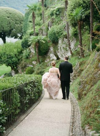 Let's run away to Italy with this elegant Lake Como Italy Elopement! Photographed by Rochelle Cheever