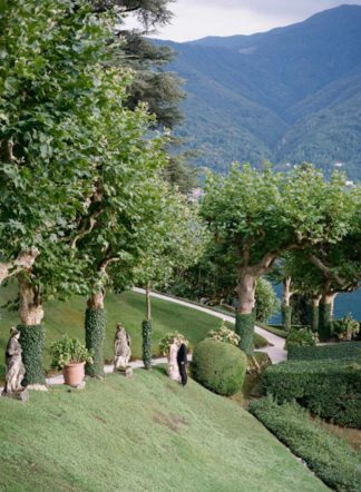 Let's run away to Italy with this elegant Lake Como Italy Elopement! Photographed by Rochelle Cheever