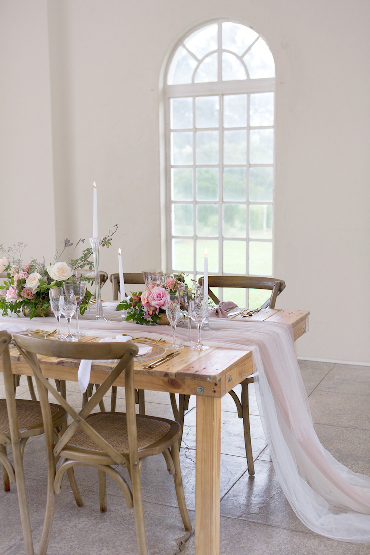 Rose blush ivory and gold wedding tablescape ideas