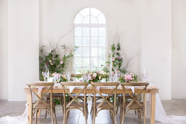 Rose blush ivory and gold wedding tablescape ideas