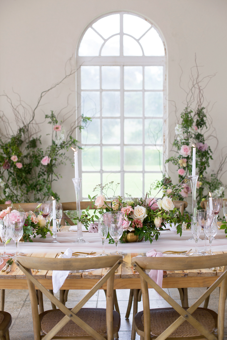 Rose blush ivory and gold wedding tablescape ideas