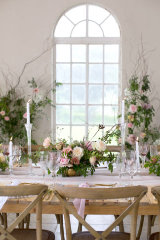 Rose blush ivory and gold wedding tablescape ideas