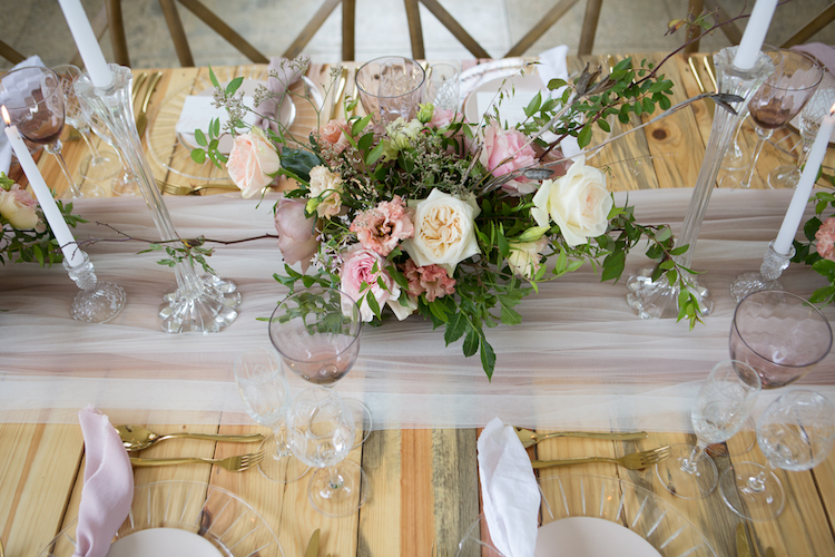 Rose blush ivory and gold wedding tablescape ideas