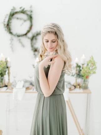 Understated Elegance: Get Olive Green and Ivory Wedding Theme Ideas