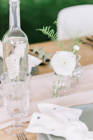 Minimalist Scandinavian greenery wedding inspiration