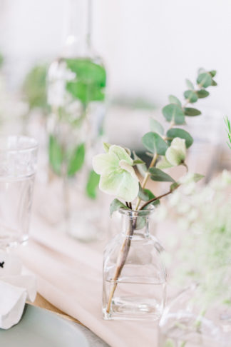 Minimalist Scandinavian greenery wedding inspiration