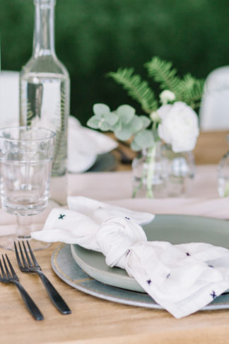 Minimalist Scandinavian greenery wedding inspiration