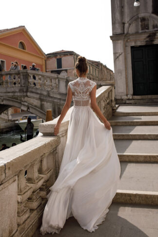 Lace wedding dress