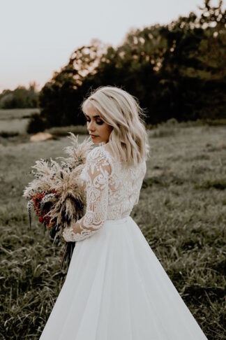 long sleeve lace wedding dress