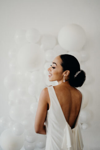 Minimalist Modern Bride Inspiration in Black + White