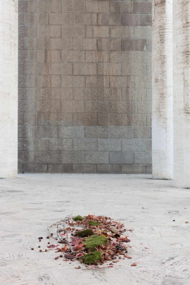 Marble & Romance in Rome, bridal shoot inspired by Caravaggio {Guido Caltabiano}