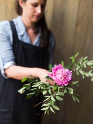 Step by step instructions - how to create a romantic, hand tied garden wedding bouquet.