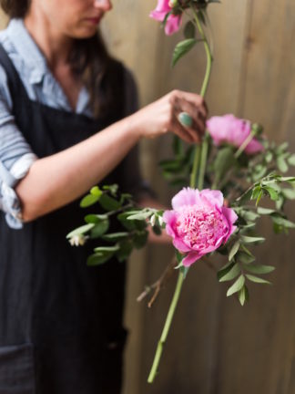 Step by step instructions - how to create a romantic, hand tied garden wedding bouquet.