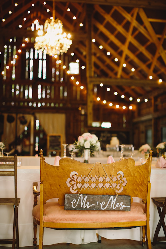 Mr and Mrs Signs: I belong with you and you belong with me. See 20 more cute and creative ideas here: https://confettidaydreams.com/mr-and-mrs-signs/