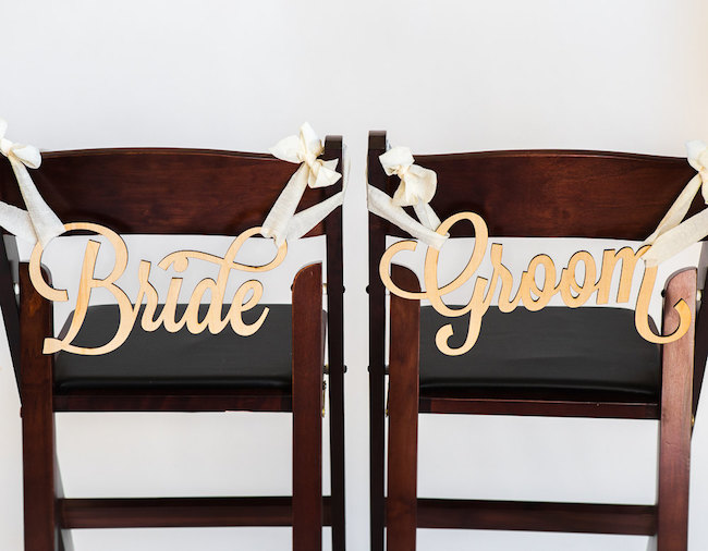 Mr + Mrs Wedding Chair Signs. See 20 more cute and creative ideas here: https://confettidaydreams.com/mr-and-mrs-signs/