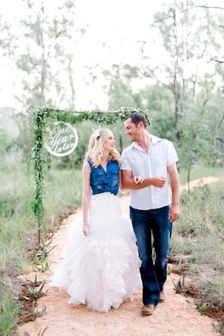 It's one year later and their first wedding anniversary photoshoot is perfect! Photos: D'amor Photography