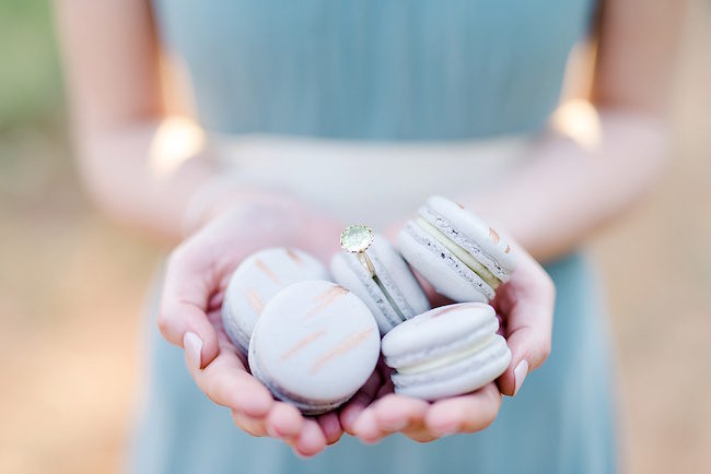 It's one year later and their first wedding anniversary photoshoot is perfect! Photos: D'amor Photography