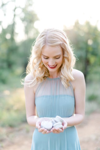 It's one year later and their first wedding anniversary photoshoot is perfect! Photos: D'amor Photography