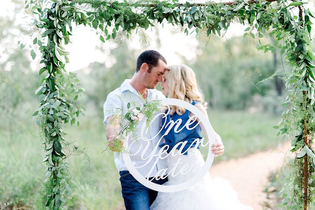 It's one year later and their first wedding anniversary photoshoot is perfect! Photos: D'amor Photography