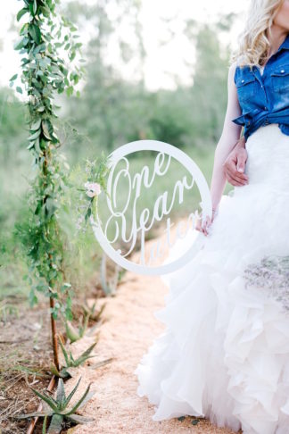 It's one year later and their first wedding anniversary photoshoot is perfect! Photos: D'amor Photography