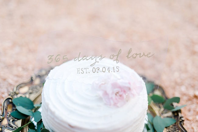 It's one year later and their first wedding anniversary photoshoot is perfect! Photos: D'amor Photography