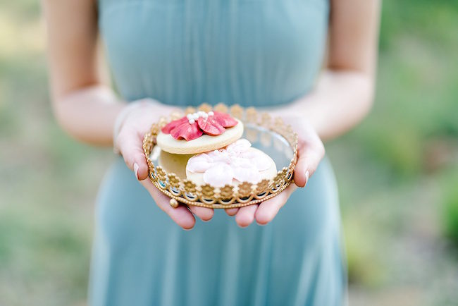 It's one year later and their first wedding anniversary photoshoot is perfect! Photos: D'amor Photography