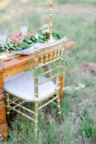 It's one year later and their first wedding anniversary photoshoot is perfect! Photos: D'amor Photography