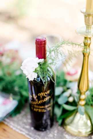 It's one year later and their first wedding anniversary photoshoot is perfect! Photos: D'amor Photography