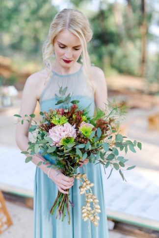 It's one year later and their first wedding anniversary photoshoot is perfect! Photos: D'amor Photography