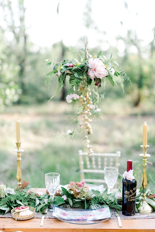 It's one year later and their first wedding anniversary photoshoot is perfect! Photos: D'amor Photography