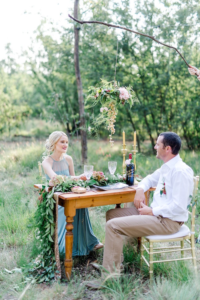 It's one year later and their first wedding anniversary photoshoot is perfect! Photos: D'amor Photography