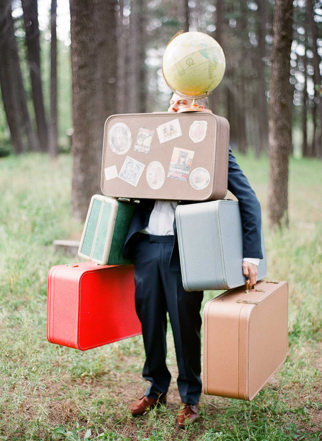 The cutest Travel Themed Engagement Photo Ideas by Bowtie and Bloom